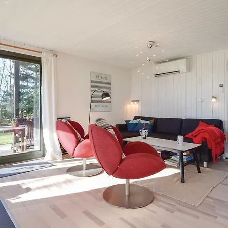 Dom wakacyjny Three-bedroom Holiday In