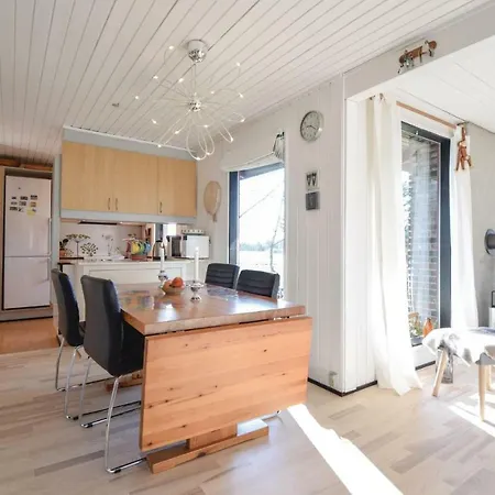 Three-bedroom Holiday In * Blåvand