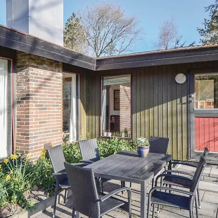 Dom wakacyjny Three-bedroom Holiday In
